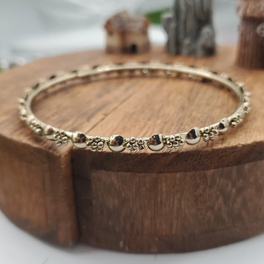 Elegant‎ Gold-Toned Cranberry Bangle Bracelet B3409